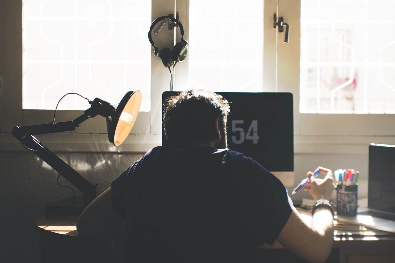 Man, chair, computer — Four things you need to know before buying furniture