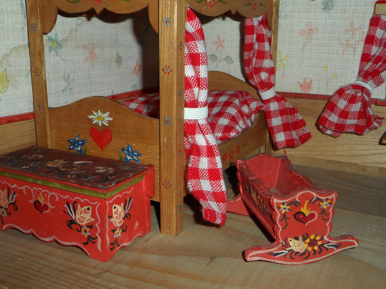 Dolls houses, rustic furniture, bedroom — The Best Quality Lane Venture Wicker Items You Can Opt for