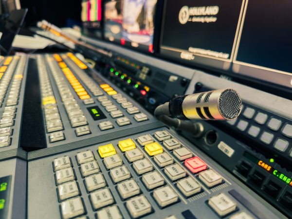 IFP-to-device audio broadcasting is the Best Smart Classroom Solution